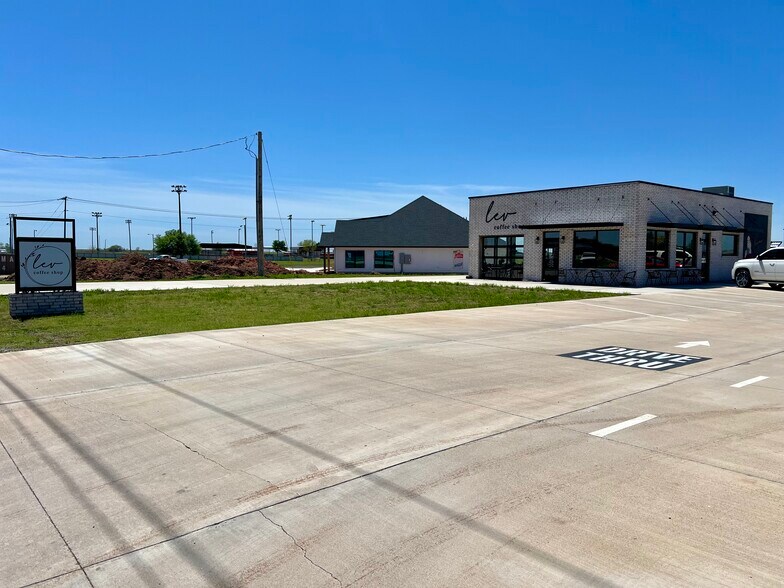 687 A St, Elgin, OK à vendre - Photo de l’immeuble – Image 3 sur 5