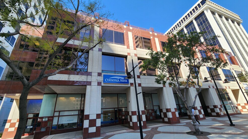 525 N Brand Blvd, Glendale, CA à louer - Photo de l’immeuble – Image 3 sur 16