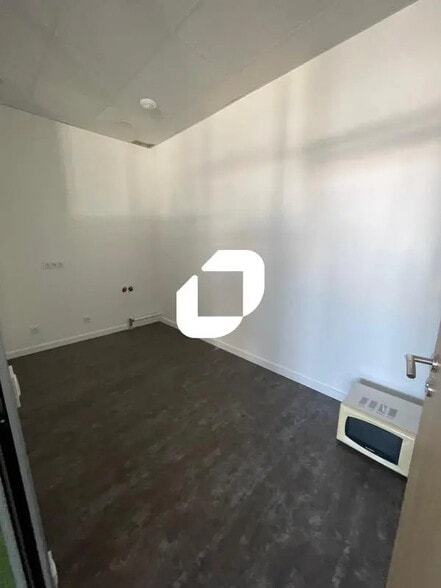 Bureau dans Échirolles à louer - Photo de l’immeuble – Image 3 sur 8