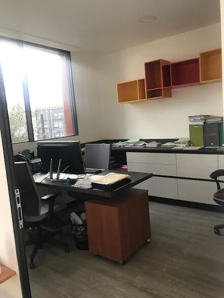 14 Za Du Bas Taulet, Pélissanne à louer - Photo de l’immeuble – Image 3 sur 10