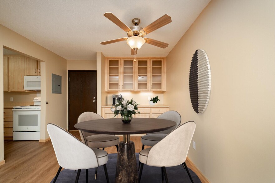 8515 Parkvilla Dr, Mountain Iron, MN à vendre - Photo de l’immeuble – Image 2 sur 18