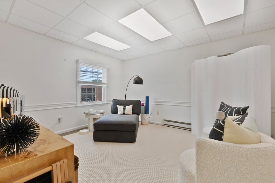 187 Sound Beach Ave, Old Greenwich, CT à louer - Photo de l’immeuble – Image 3 sur 28