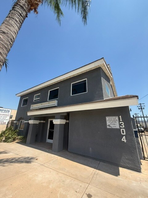 1304 Santa Anita Ave, South El Monte, CA à louer Photo de l’immeuble– Image 1 sur 17