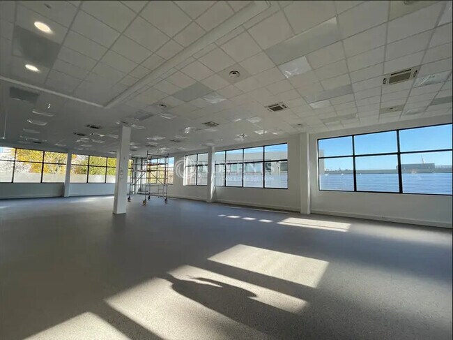 Plus de détails pour Bureau, Local d'activités à louer