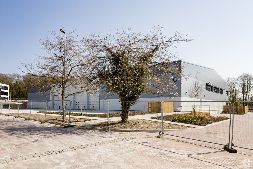 Wade Rd, Basingstoke à louer - Photo principale – Image 1 sur 2