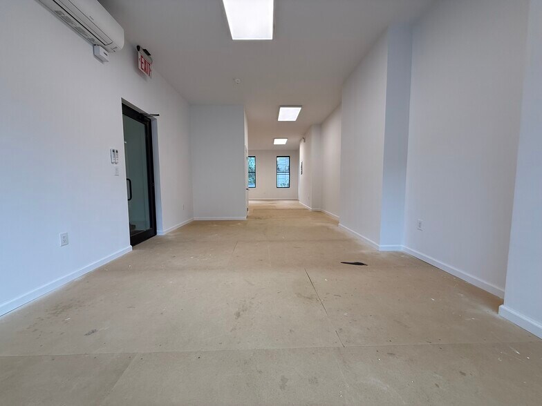 319 Court St, Brooklyn, NY à louer - Photo de l’immeuble – Image 3 sur 11