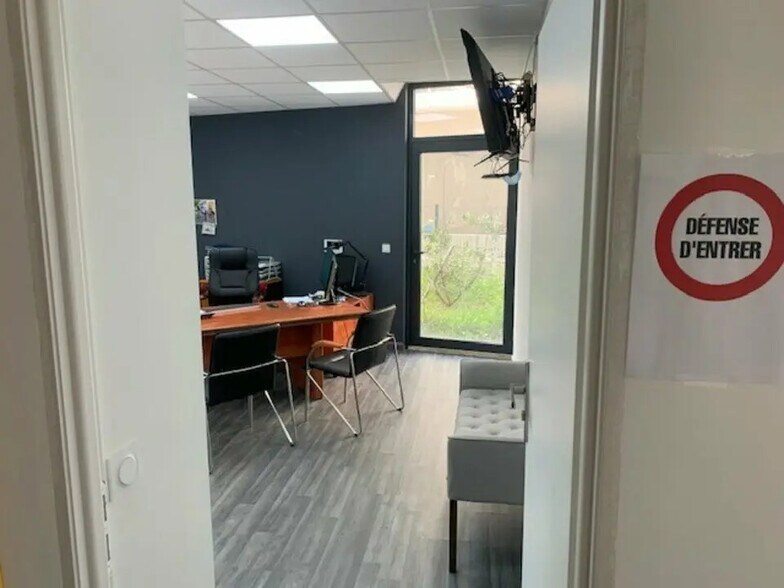 Local commercial dans Salleboeuf à vendre - Photo de l’immeuble – Image 3 sur 8