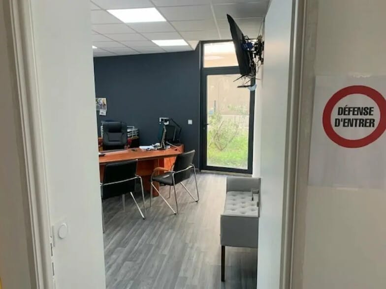 Local commercial dans Salleboeuf à vendre - Photo intérieure – Image 3 sur 8