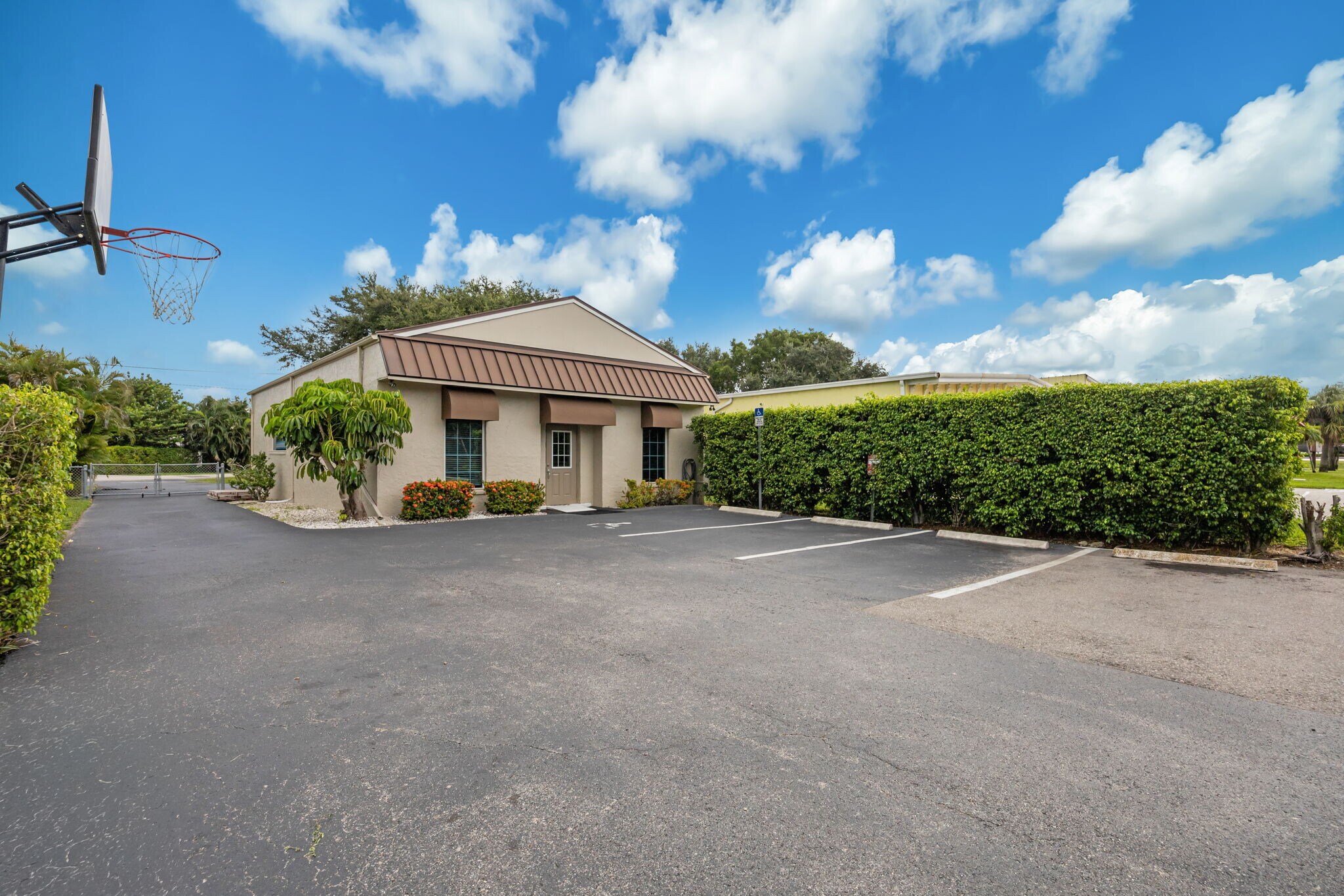 871 106th Ave N, Naples, FL à vendre Photo de l’immeuble– Image 1 sur 31