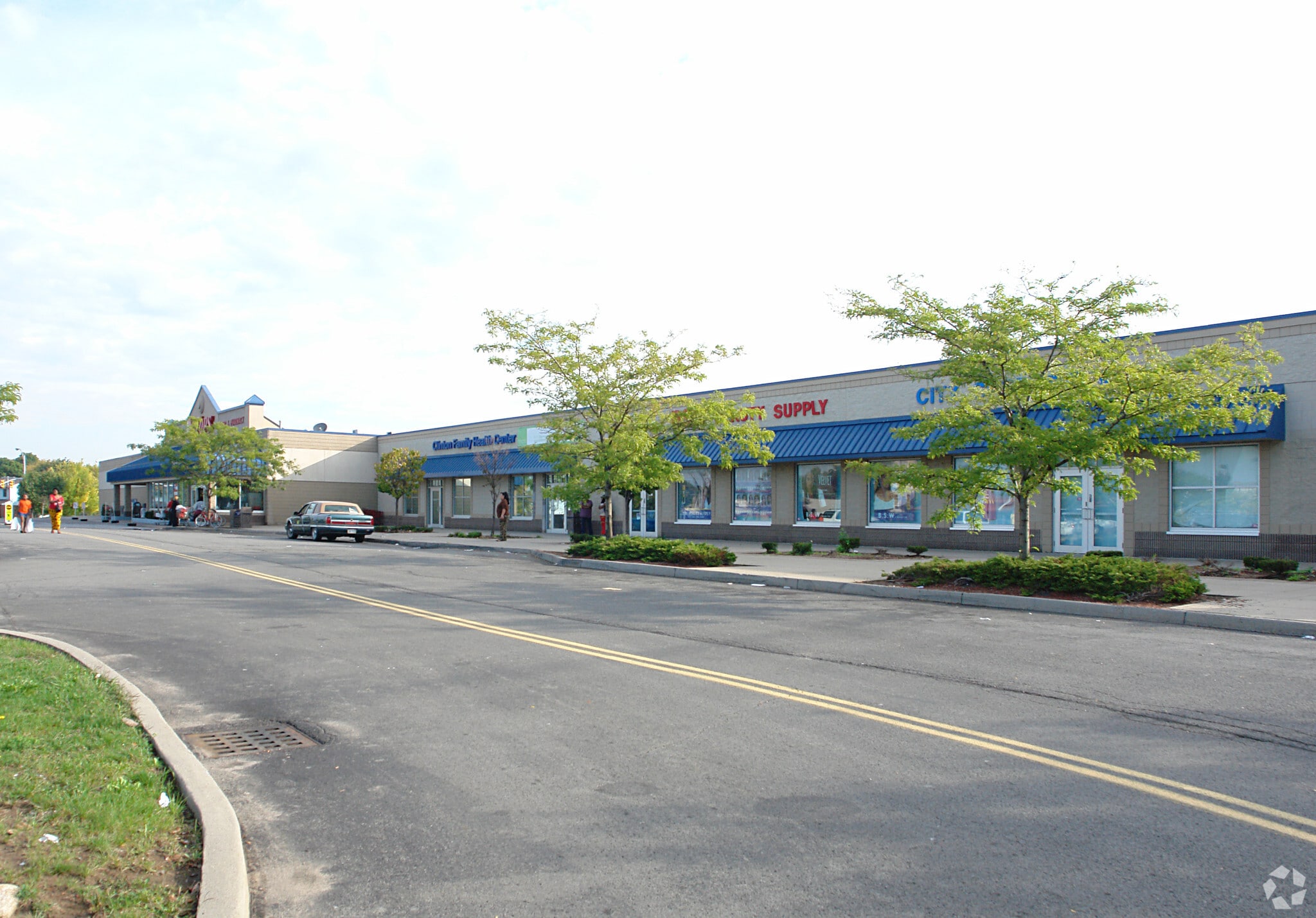 265-315 Upper Falls Blvd, Rochester, NY à louer Photo principale– Image 1 sur 5