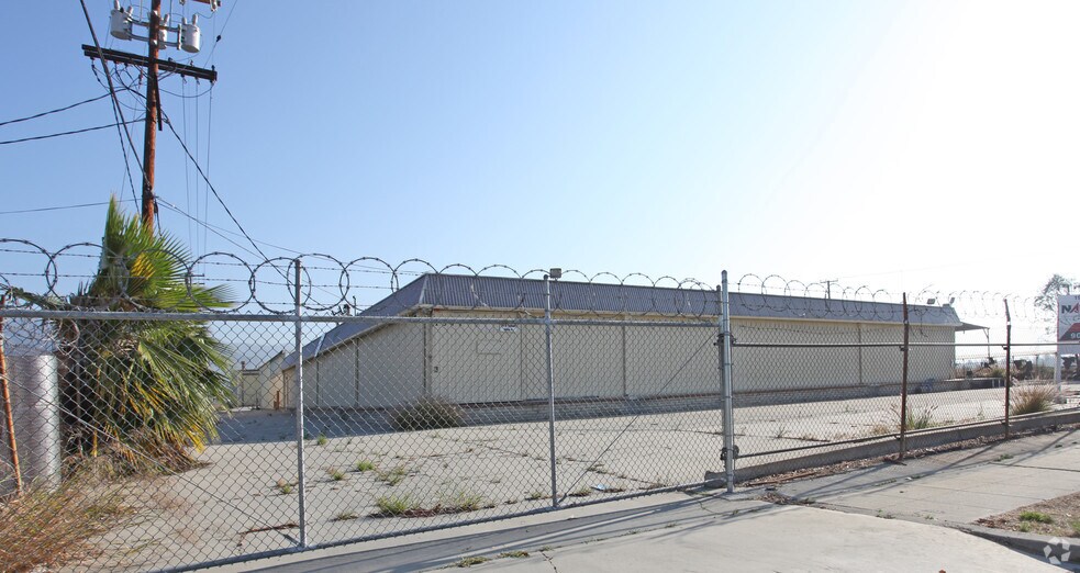 1541 Paramount St, Azusa, CA à louer - Photo de l’immeuble – Image 3 sur 4