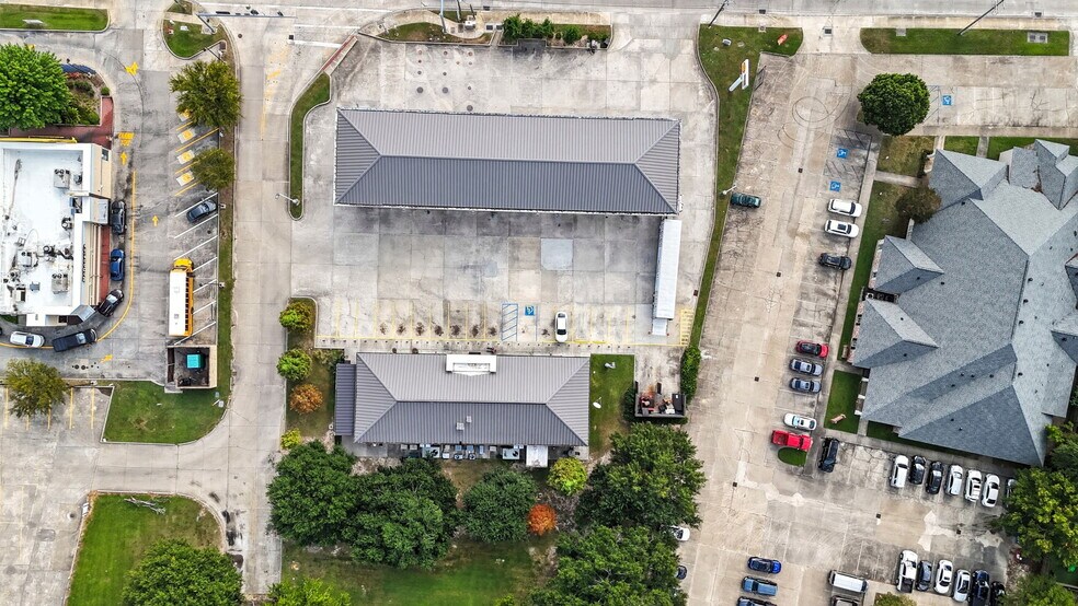 2330 O'Neal Ln, Baton Rouge, LA à vendre - Photo de l’immeuble – Image 2 sur 6