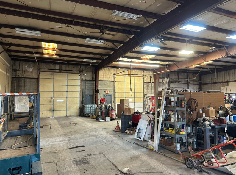 9735 Gravois Rd, Affton, MO à louer - Photo de l’immeuble – Image 3 sur 10