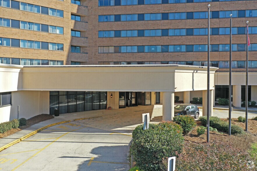 135 S Main St, High Point, NC à vendre - Photo de l’immeuble – Image 3 sur 17