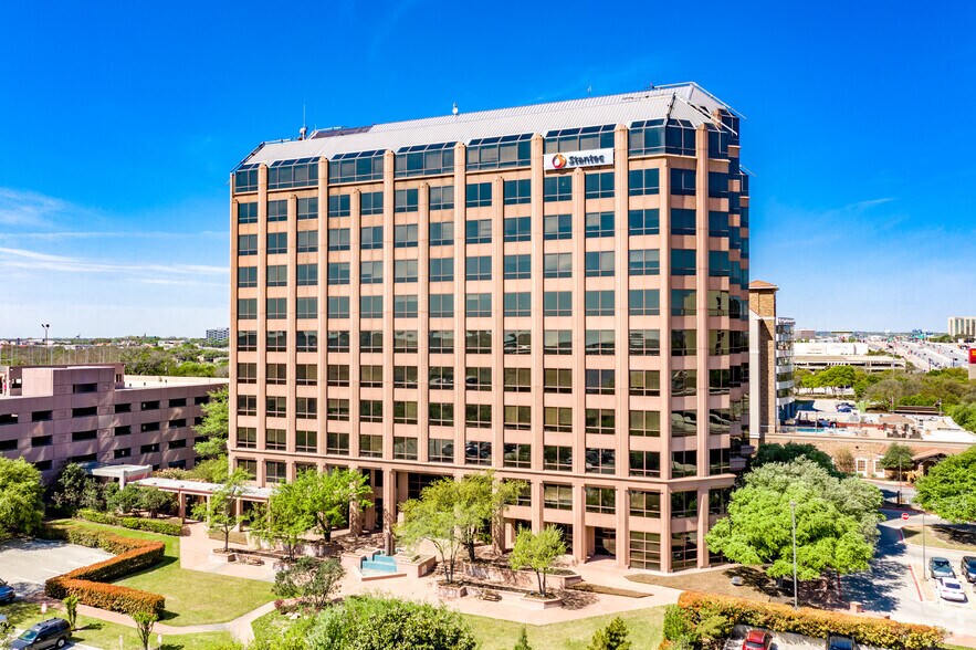 70 NE Loop 410, San Antonio, TX à louer - Photo principale – Image 1 sur 17