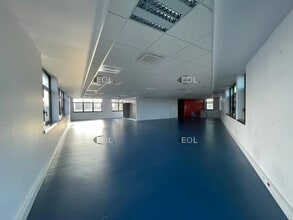 Local d’activités dans Noisy-le-Roi à louer Photo de l’immeuble– Image 2 sur 4