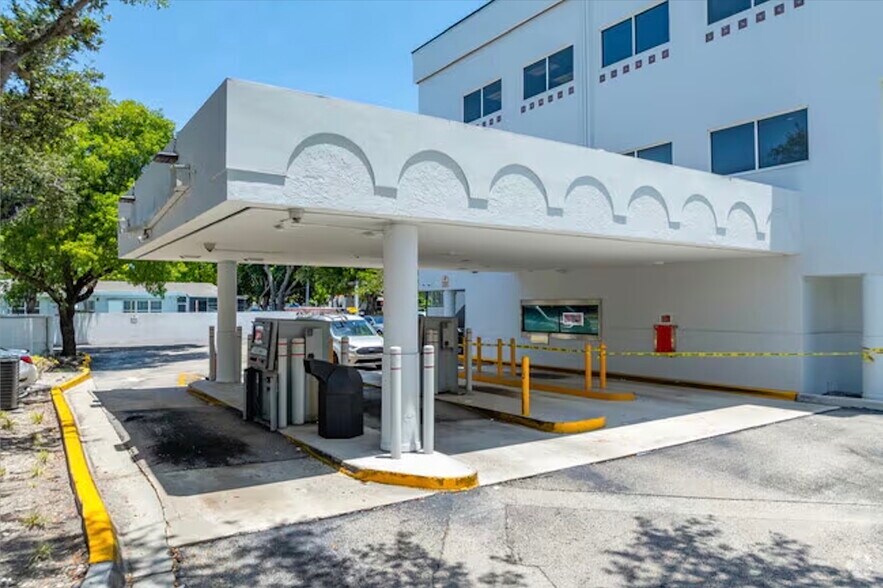 3801 Hollywood Blvd, Hollywood, FL à louer - Photo de l’immeuble – Image 3 sur 25