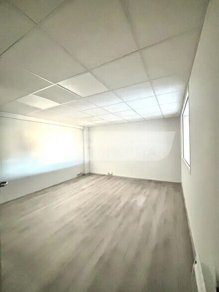 Bureau dans Aubagne à louer - Photo de l’immeuble – Image 2 sur 19