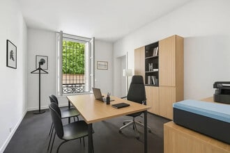 11 Rue Chateaubriand, Paris à vendre Photo intérieure– Image 1 sur 5