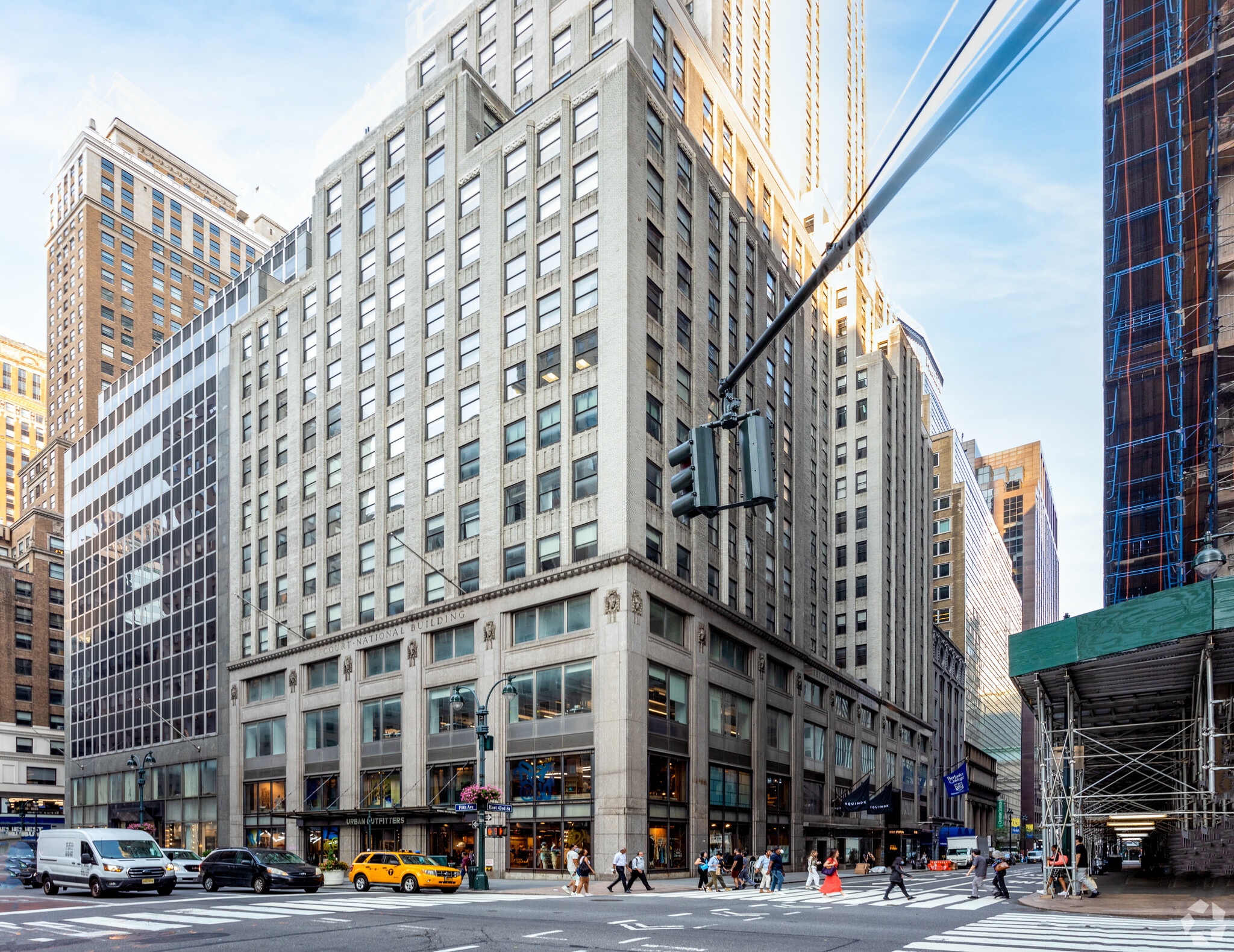 521 Fifth Ave, New York, NY à louer Photo de l’immeuble– Image 1 sur 4