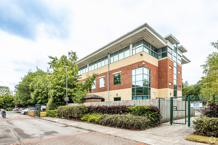 210 Birchwood Blvd, Warrington à louer - Photo de l’immeuble – Image 1 sur 2