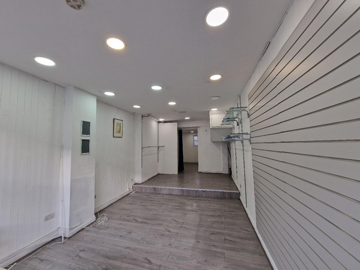 48 Amwell St, Londres, LND EC1R 1XS - Lot GF Retail -  - Photo intérieure - Image 2 of 3