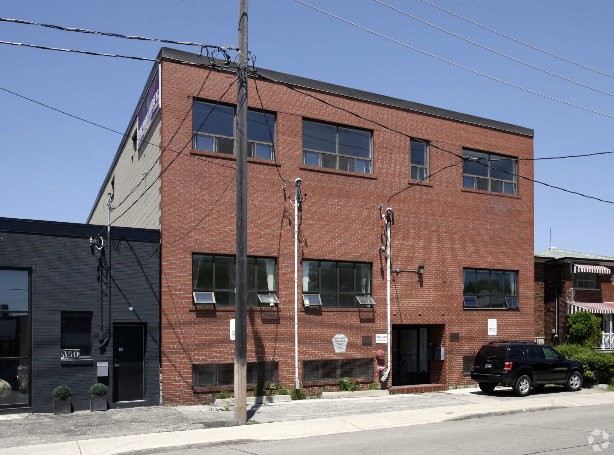 346-348 Ryding Ave, Toronto, ON à vendre Photo principale– Image 1 sur 3