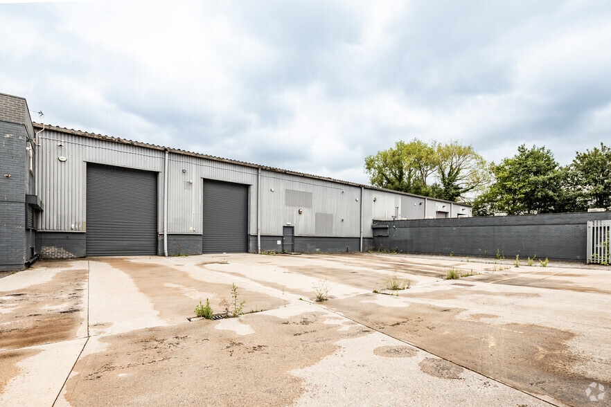 Roundthorn Industrial Estate, Ennis Close, Manchester à louer - Photo de l’immeuble – Image 3 sur 6