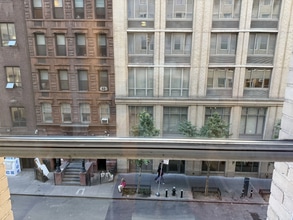 336-342 W 37th St, New York, NY à louer Photo de l’immeuble– Image 1 sur 8