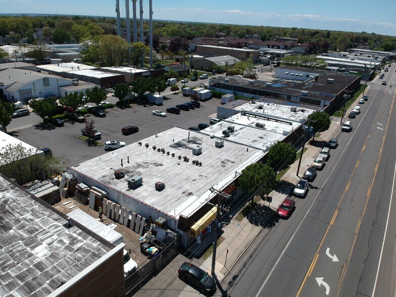 622-640 Oak St, Copiague, NY à vendre - Photo de l’immeuble – Image 2 sur 8