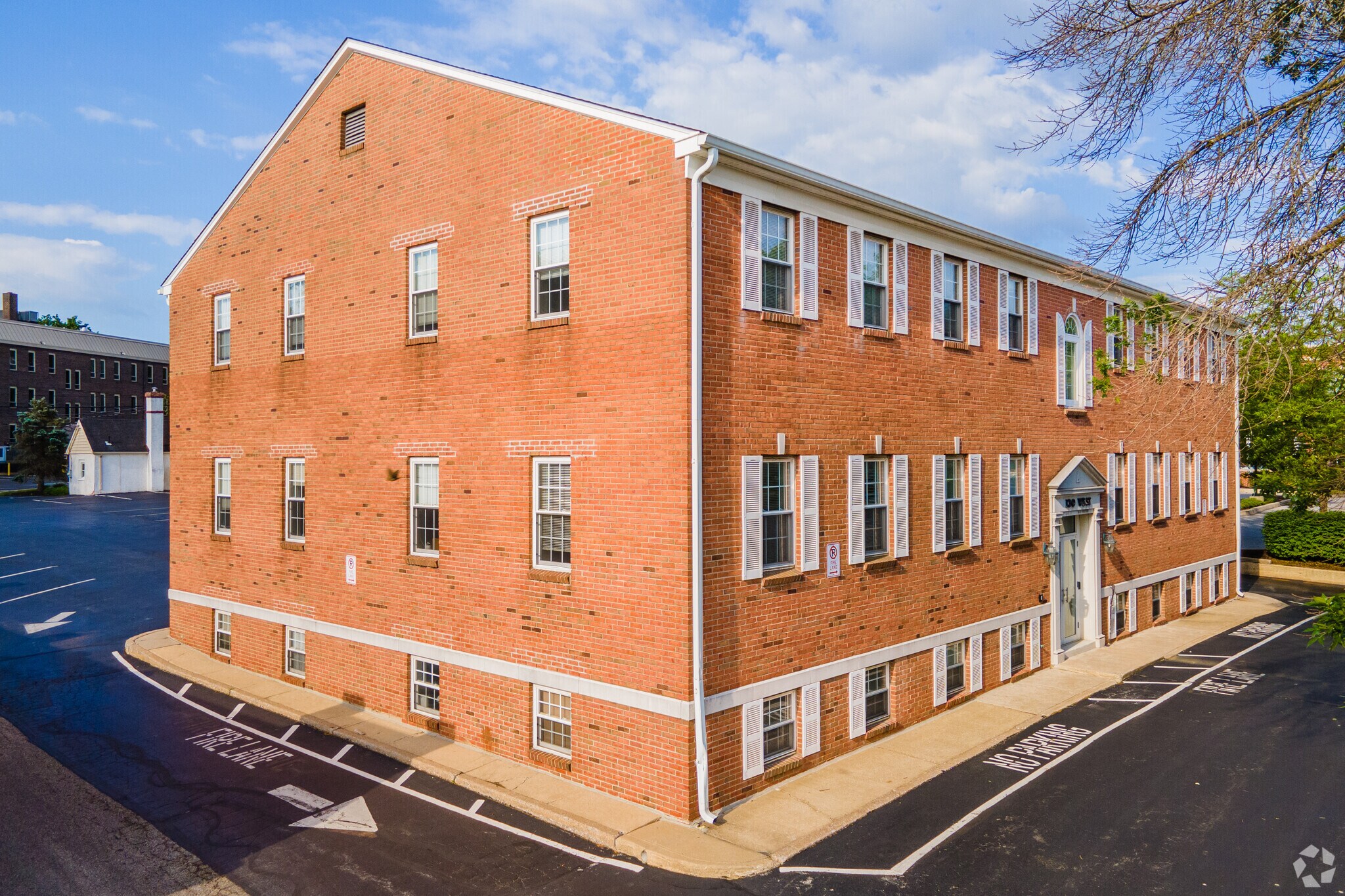 130 W Lancaster Ave, Wayne, PA à louer Photo principale– Image 1 sur 5