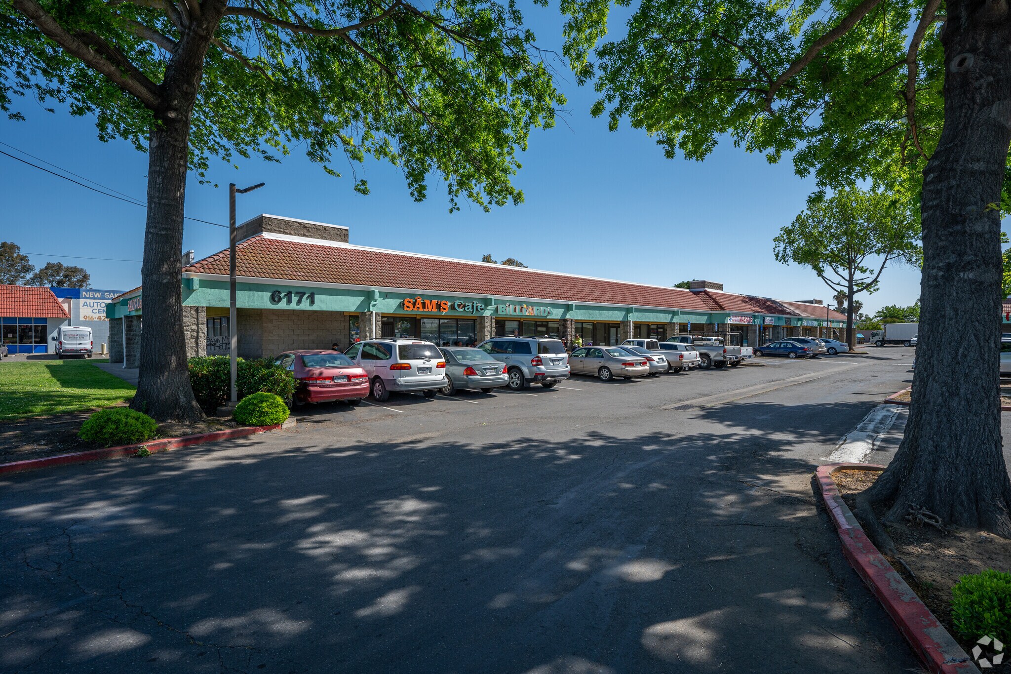 6171-6175 Stockton Blvd, Sacramento, CA à louer Photo de l’immeuble– Image 1 sur 10