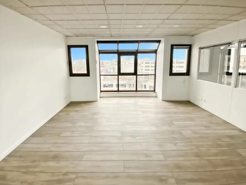 Bureau dans Ivry-sur-Seine à louer - Photo de l’immeuble – Image 2 sur 6