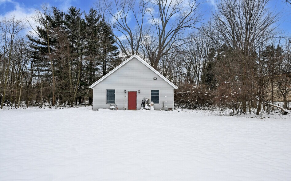 17960 Pearl Rd, Strongsville, OH à louer - Photo de l’immeuble – Image 2 sur 4