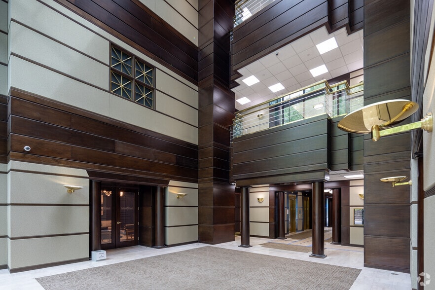 655 engineering Dr, Peachtree Corners, GA à louer - Hall d’entrée – Image 3 sur 19