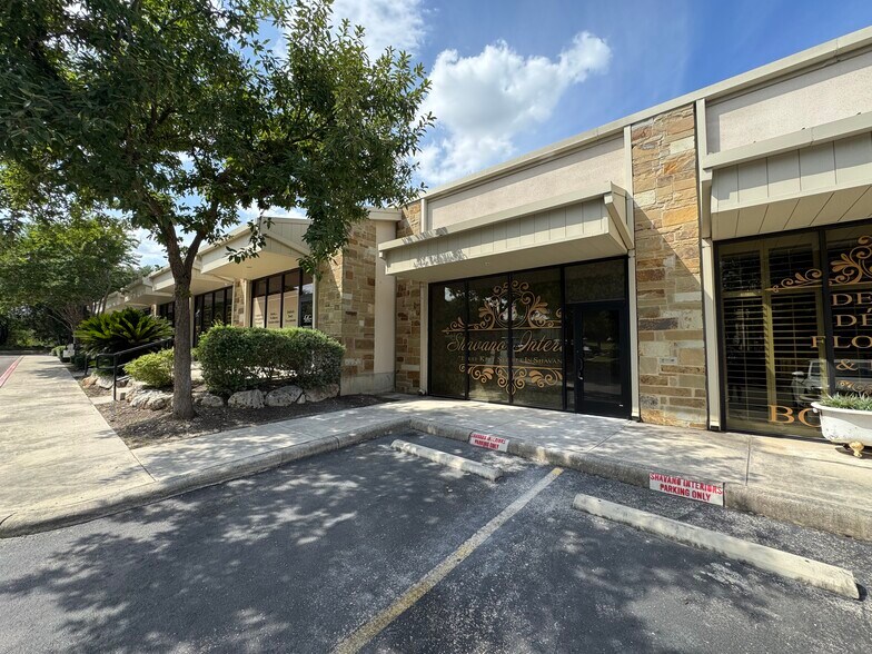 12227 Huebner Rd, San Antonio, TX à louer - Photo de l’immeuble – Image 2 sur 22