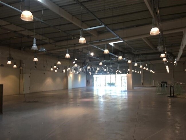 Plus de détails pour 1 Rond-Point Pariwest, Maurepas - Local commercial à louer