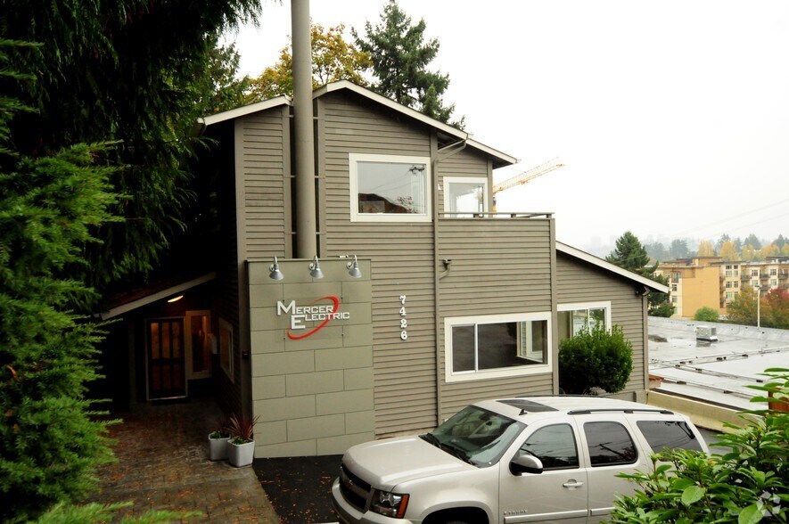 7426 SE 27th St, Mercer Island, WA à louer - Photo de l’immeuble – Image 2 sur 4
