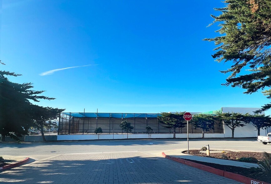 800-990 Playa Ave, Seaside, CA à louer - Photo de l’immeuble – Image 2 sur 13