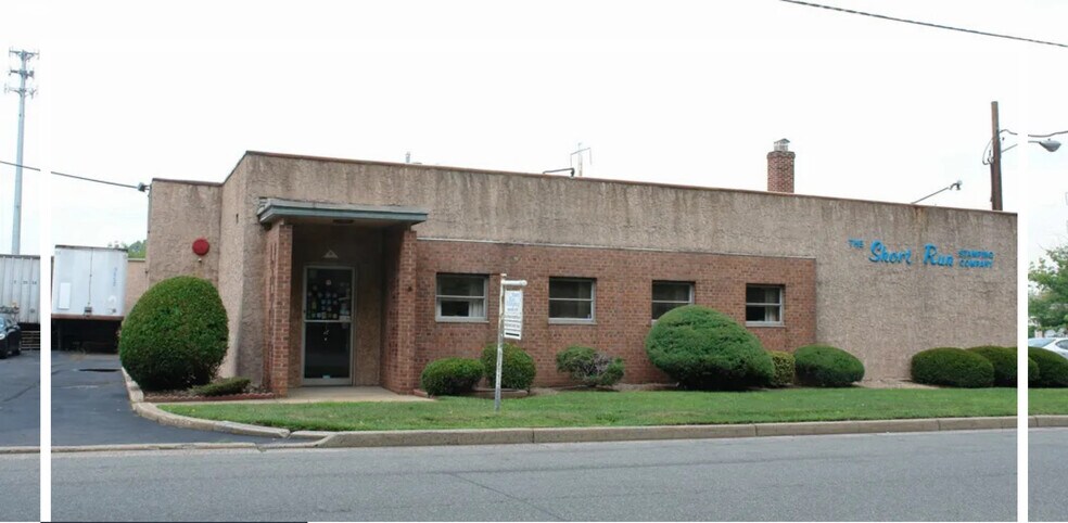 925 E Linden Ave, Linden, NJ à louer - Photo de l’immeuble – Image 1 sur 6