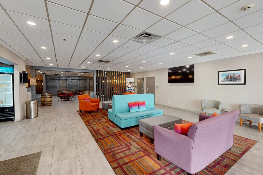 Clarion Hotel & Quality Inn | Dual-Brand portefeuille de 2 biens à vendre sur LoopNet.fr - Numérisation 3D Matterport – Image 3 sur 28