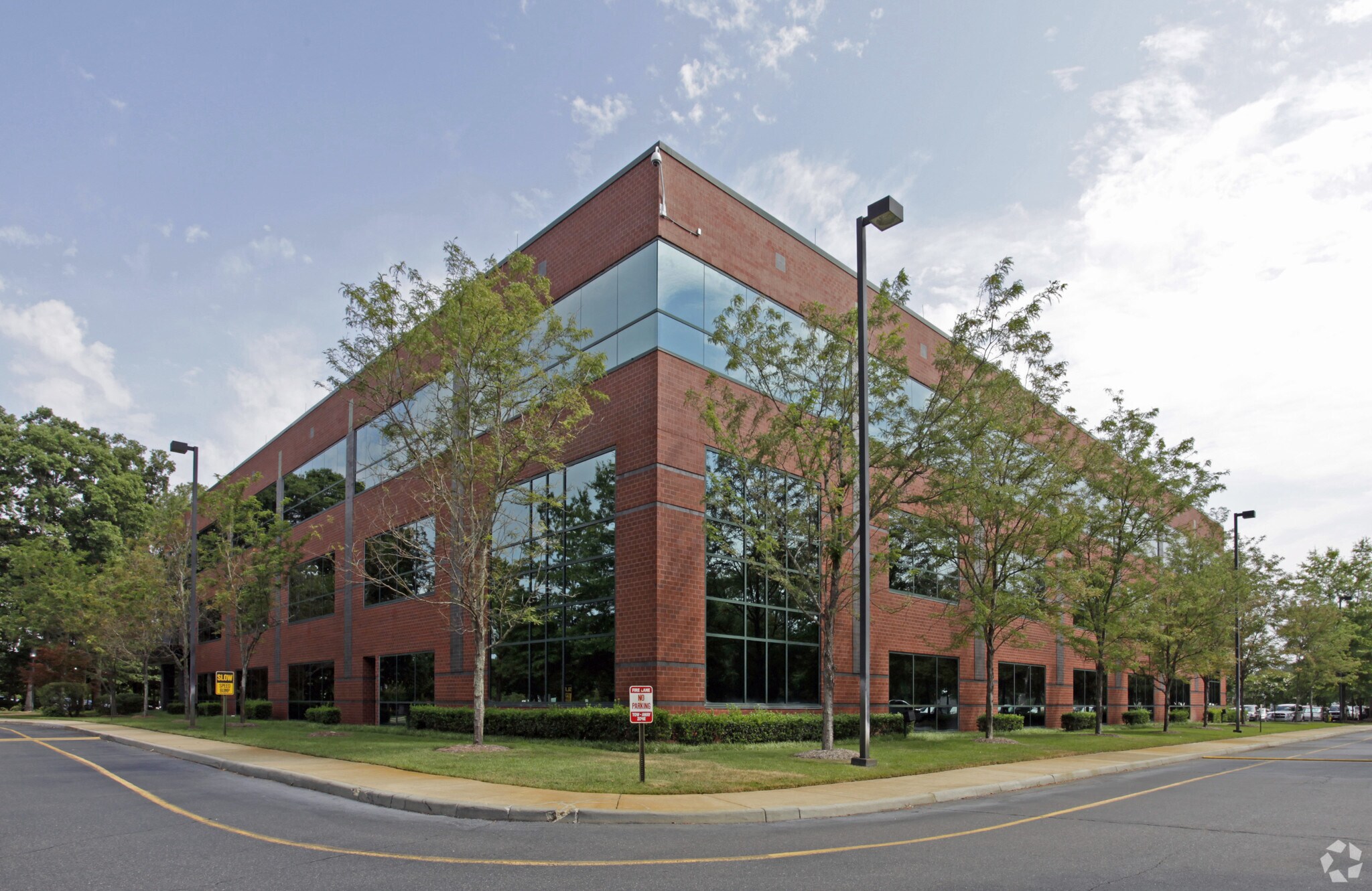 300 Centre Pointe Dr, Virginia Beach, VA à louer Photo de l’immeuble– Image 1 sur 16