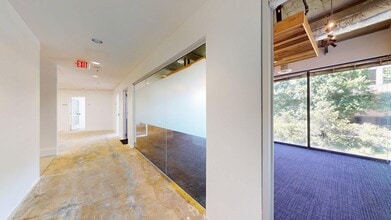 5901 Peachtree Dunwoody Rd NE, Atlanta, GA à louer Photo intérieure– Image 2 sur 7