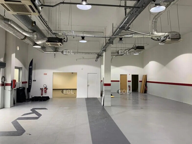 Local d’activités dans Nanterre à louer - Photo de l’immeuble – Image 2 sur 9