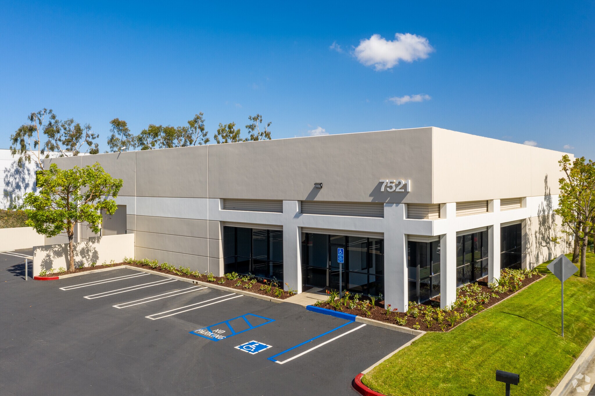 7521 Talbert Ave, Huntington Beach, CA à louer Photo principale– Image 1 sur 6