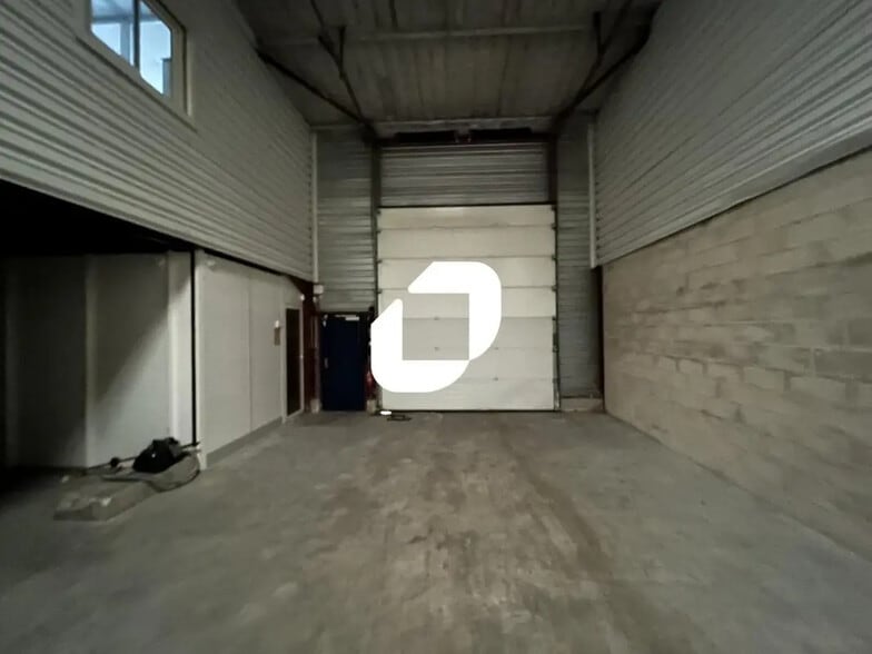 Local d’activités dans Brie-Comte-Robert à louer - Photo intérieure – Image 3 sur 7