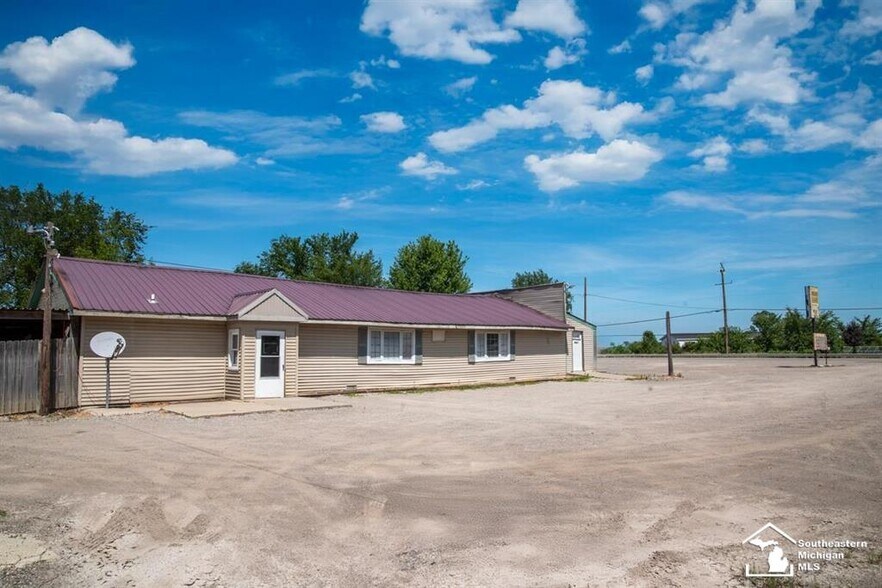 10221 Telegraph Rd, Carleton, MI à vendre - Photo de l’immeuble – Image 3 sur 37