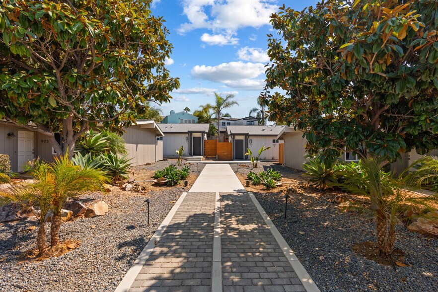 921-937 Regal Rd, Encinitas, CA à vendre - Photo de l’immeuble – Image 2 sur 21