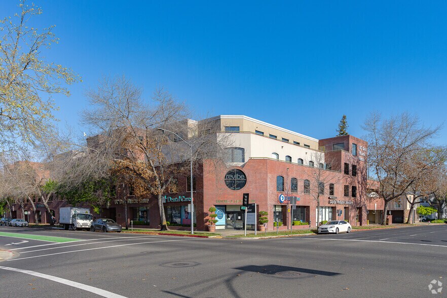 2801-2831 J St, Sacramento, CA à louer - Photo de l’immeuble – Image 2 sur 13