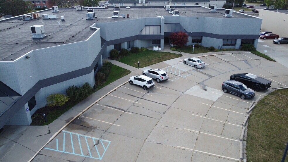 31601 Research Park Dr, Madison Heights, MI à vendre - Photo de l’immeuble – Image 3 sur 4
